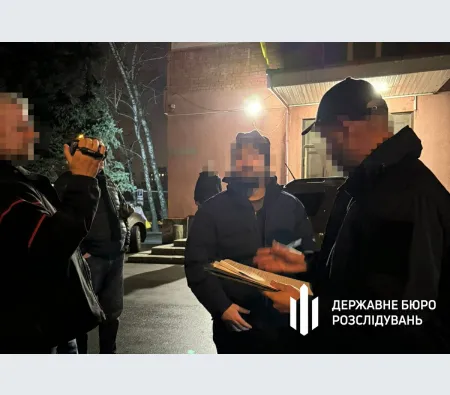 В Чернівцях затримали поліцейського за продаж "квитків" для ухилянтів