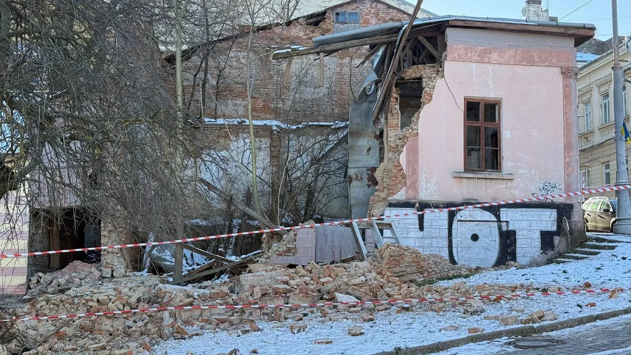 У центрі Чернівців обвалився будинок