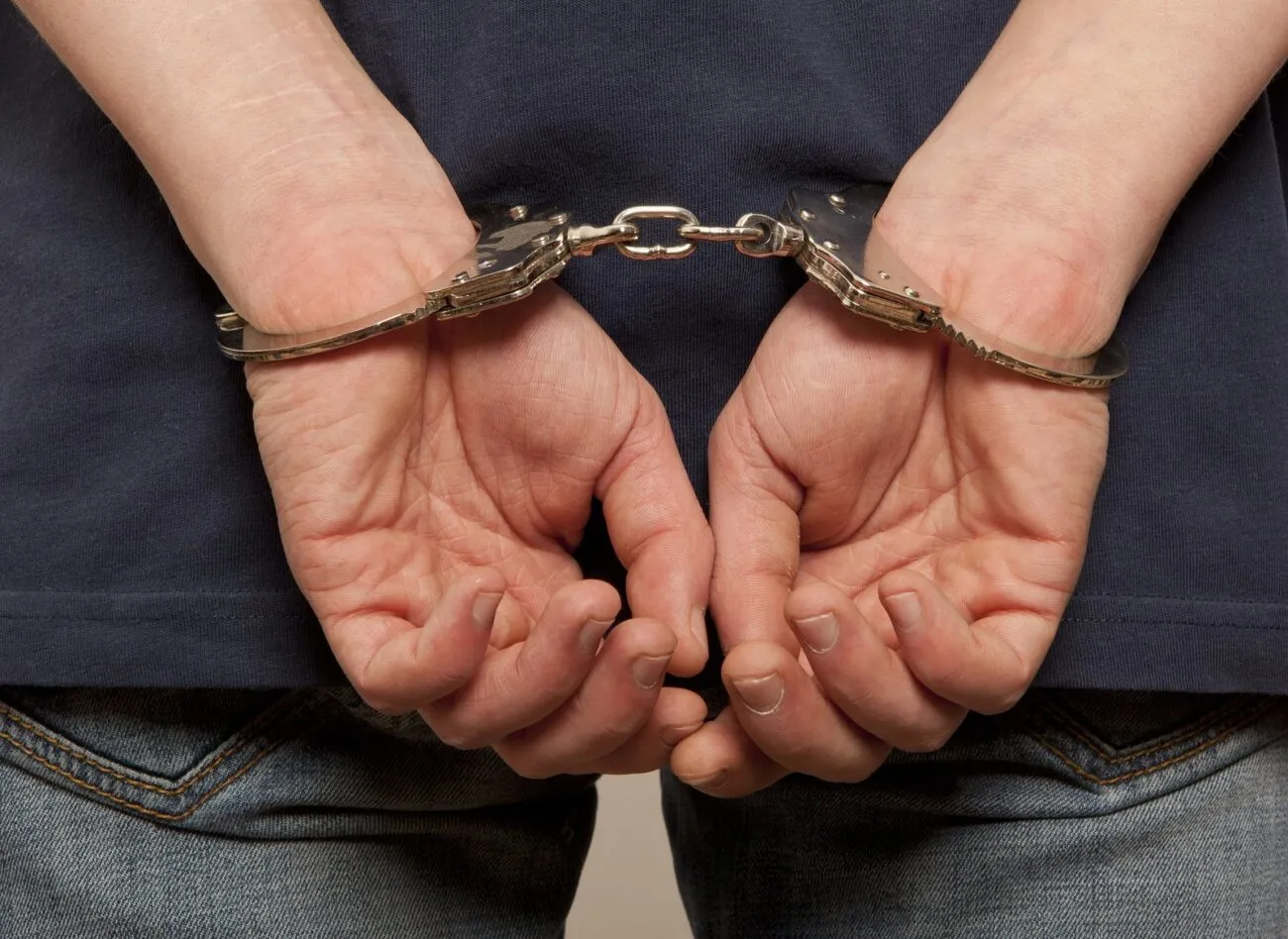 В Чернівцях затримали поліцейського за продаж "квитків" для ухилянтів