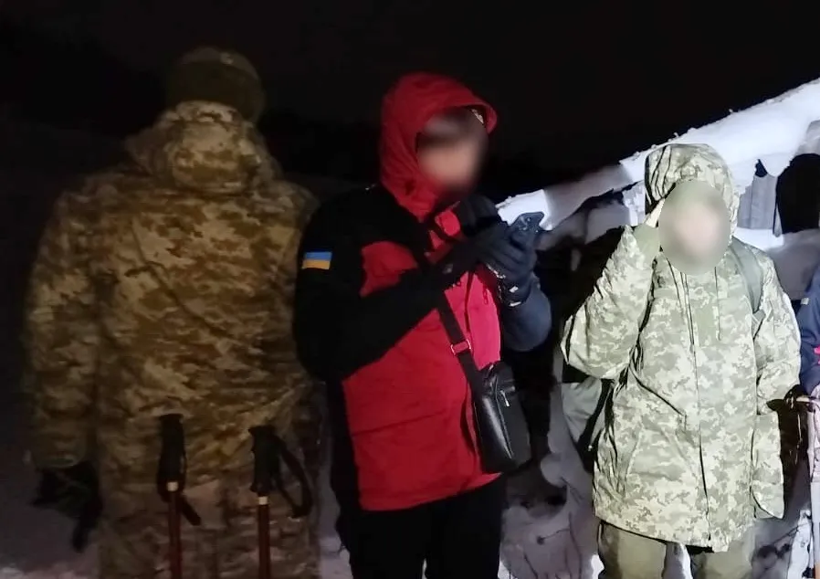 Прикордонники врятували ухилянта після 5-денних блукань у лісі