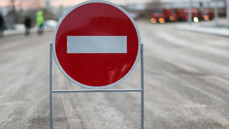Перекрили рух однією з основних вулиць в Чернівцях
