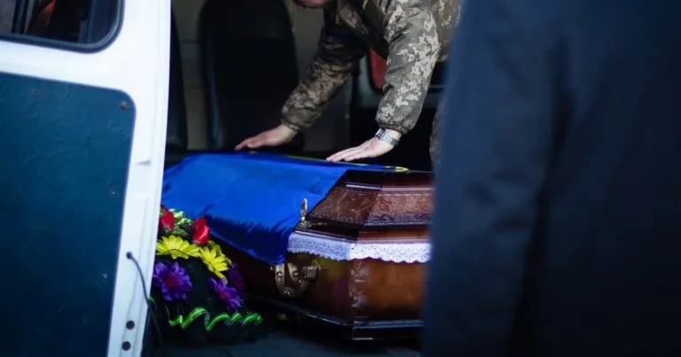 Одразу з 4 героями прощається Буковина сьогодні