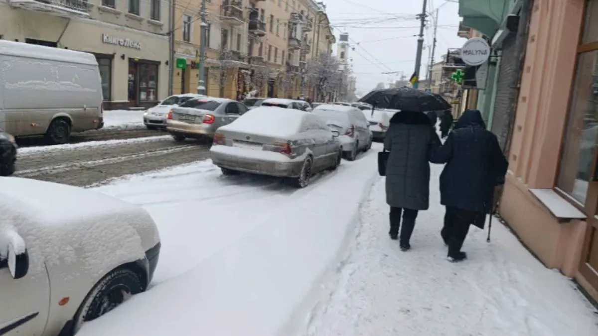 У Чернівцях масово штрафують підприємців за ковзанку біля магазинів та кав'ярень