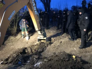 Незаконну трубу спиртзаводу виявили під Чернівцями за допомоги спецпризначенців