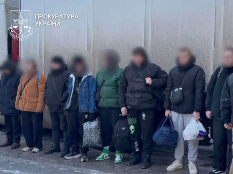 Намагався вивезти сімох чоловіків у фурі з пивом іноземний громадянин
