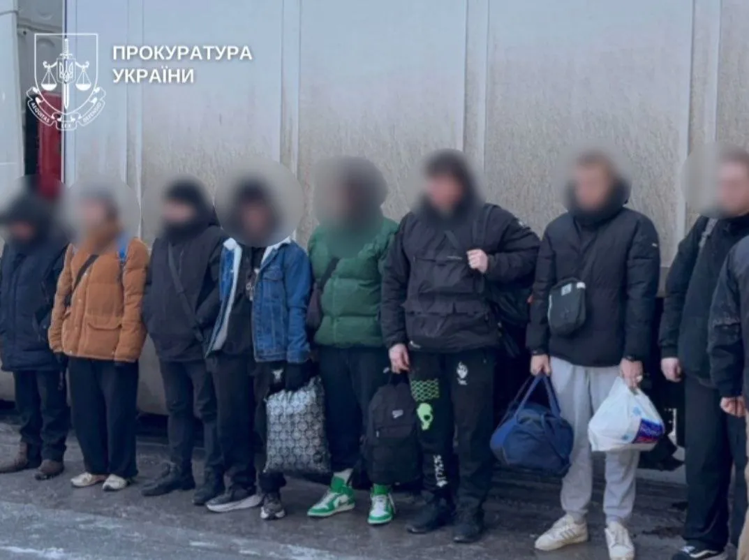 Намагався вивезти сімох чоловіків у фурі з пивом іноземний громадянин