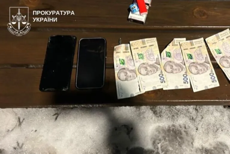 Наживалася на горі: у Чернівцях затримали жінку за обман родин зниклих воїнів