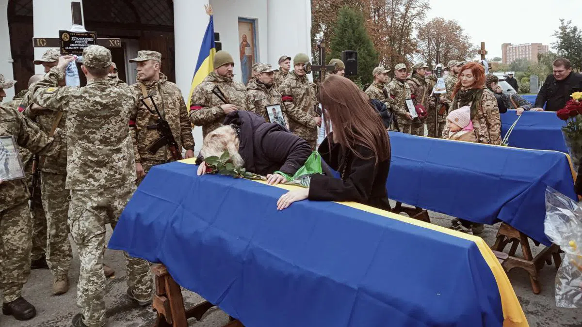 Буковина прощається з трьома Героями: Чернівці та область у жалобі