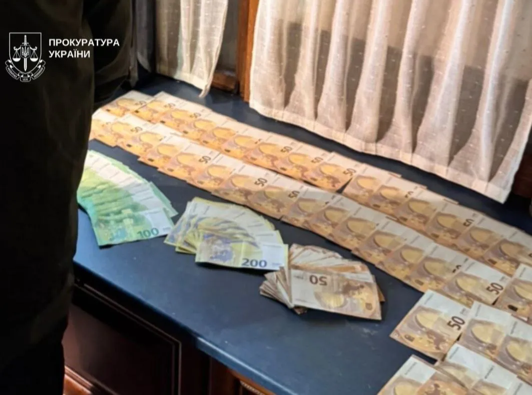 Судитимуть екскерівника МСЕК за торгівлю інвалідністю за 9 000 євро на Буковині