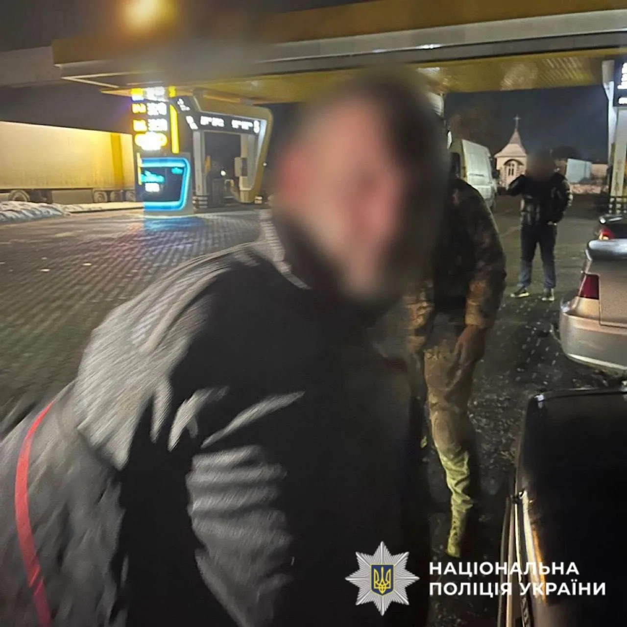 Чоловіка, який кинув гранату в поліцейських у Сторожинці, затримали