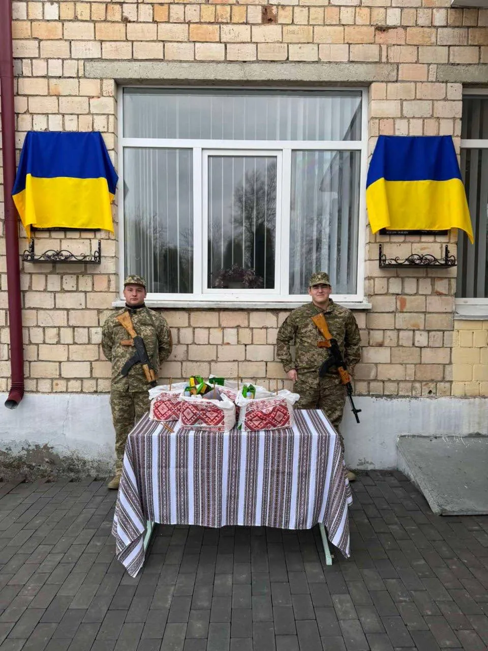 Чотири меморіальні дошки загиблим Героям відкрили на будівлі школи в Бабині Чотири меморіальні дошки загиблим Героям відкрили на будівлі школи в Бабині