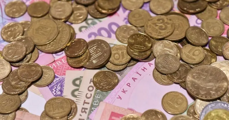 Офіційно найбідніші: Чернівецька область побила антирекорд за зарплатами