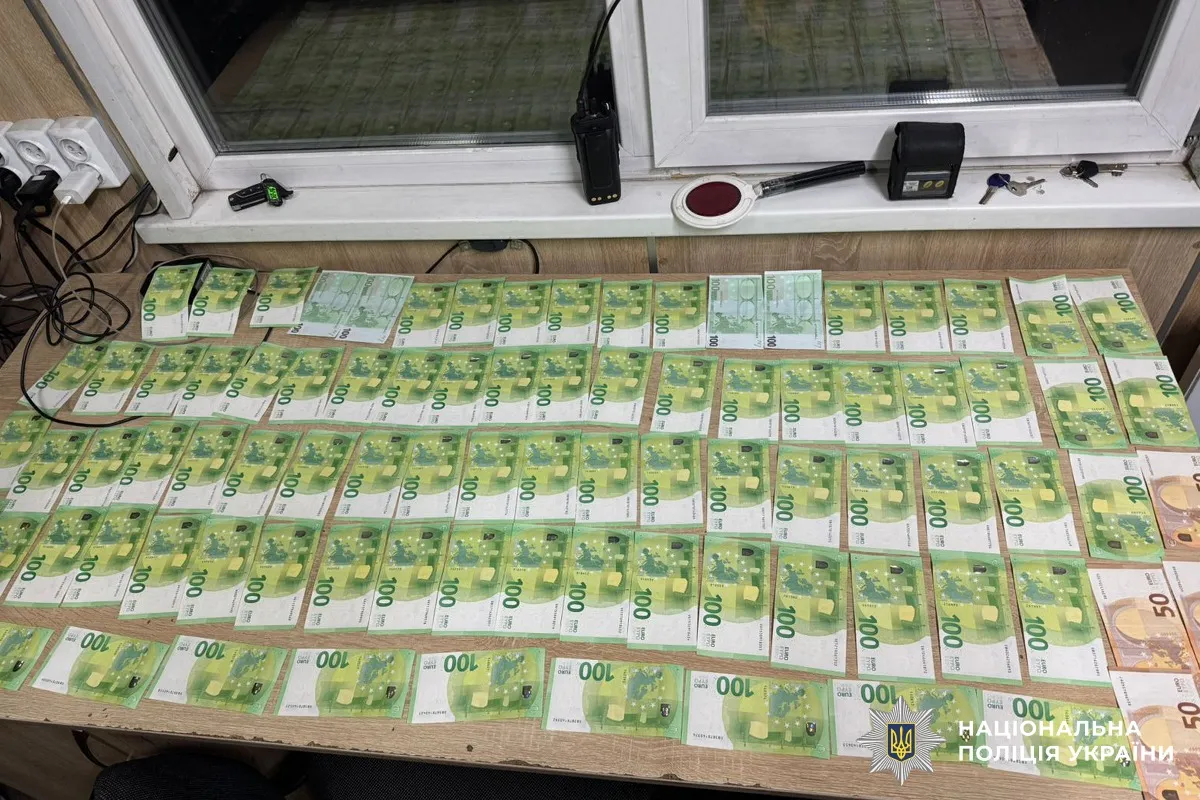 9 000 євро з ухилянта: капелан організував втечу чоловіків до Румунії через Буковину 9 000 євро з ухилянта: капелан організував втечу чоловіків до Румунії через Буковину
