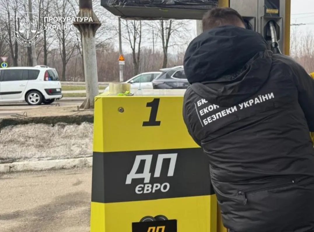 Вилучено 62 тисячі літрів пального: мережу підпільних АЗС накрили на Буковині