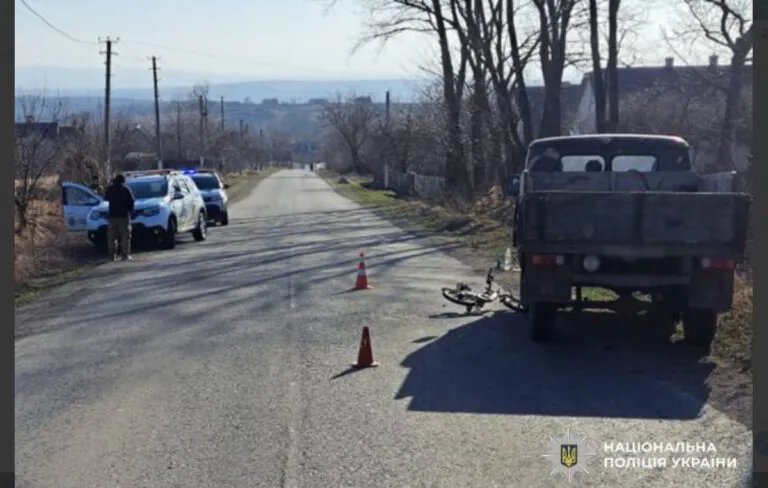 Збили 7-річну дитину на велосипеді: на Буковині водій «УАЗу» скоїв ДТП