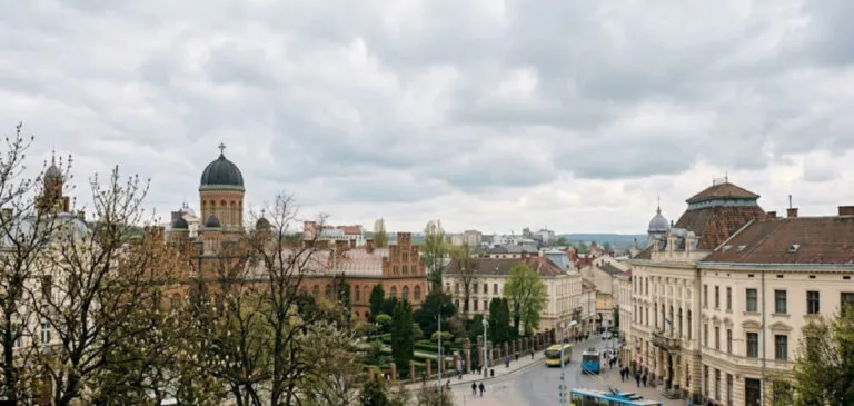 Погода в Чернівцях на вихідні: північний антициклон принесе хмари та нічні морози