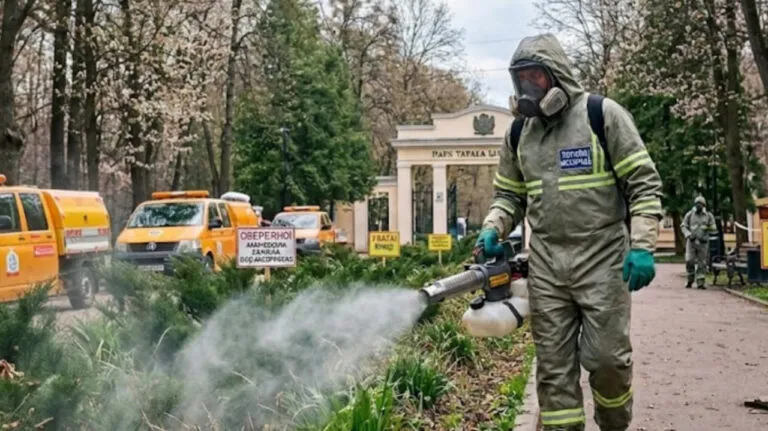 У парках Чернівців труїтимуть кліщів: дати та локації