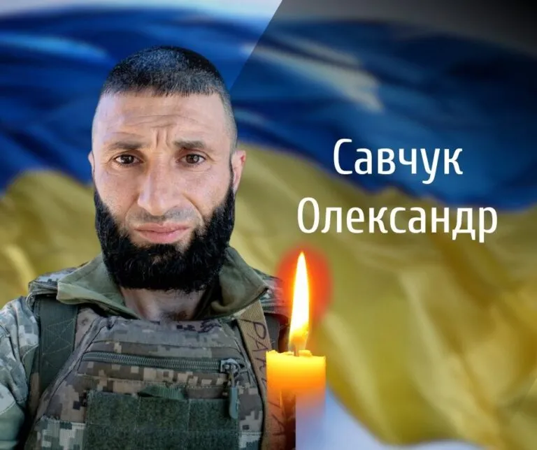 Буковина на колінах зустрічають загиблого захисника Олександра Савчука