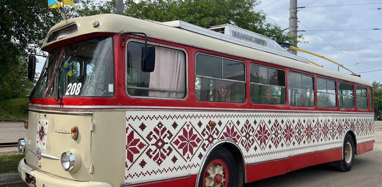 Ретро-тролейбус у вишиванці курсуватиме вулицями Чернівців до свята