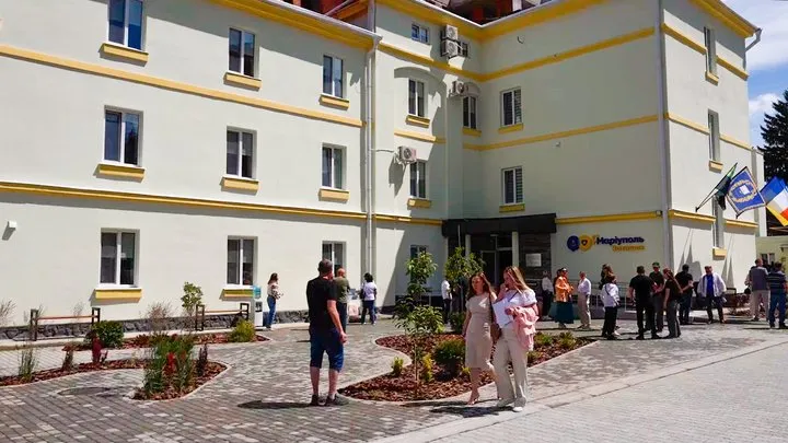 У Чернівцях для переселенців з Маріуполя відкрили нове соціальне житло (Фото)