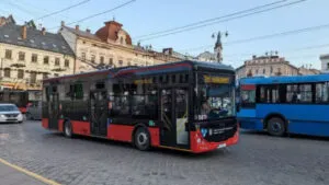 Скорочують кількість транспорту на популярних маршрутах в Чернівцях