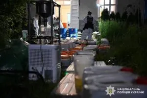 Масштабну нарколабораторію ліквідували на Буковині: деталі операції