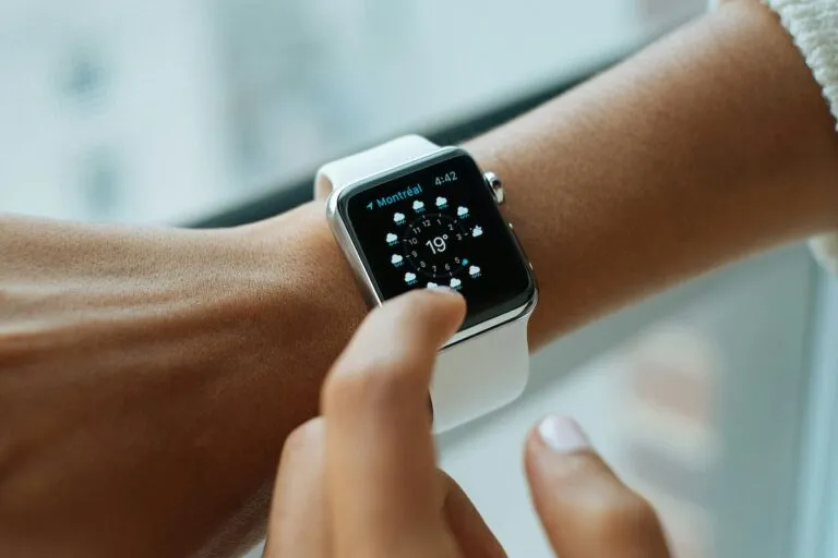 Apple Watch — смарт-годинник, який допомагає бути на зв'язку, стежити за здоров'ям і більше рухатися