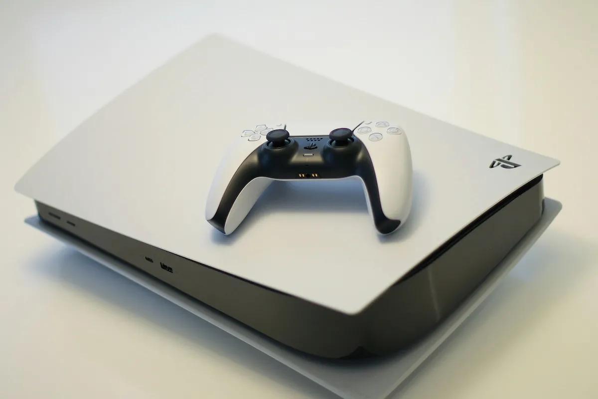 Sony PlayStation 5: огляд та порівняння поколінь