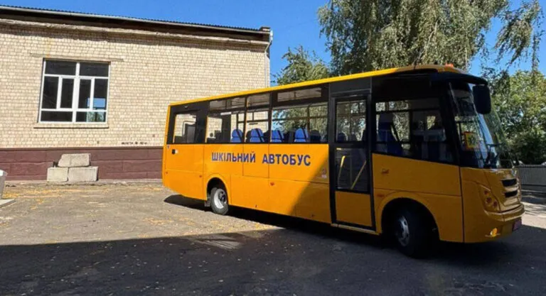 Для громад Буковини куплять 20 шкільних автобусів: які школи їх отримають