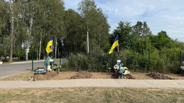 У Чернівцях ексгумували тіла двох військових, похованих як невпізнані: імена встановили за ДНК