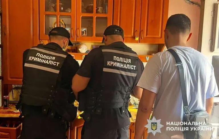 Смертельна сварка у Чернівцях: чоловіка підозрюють у вбивстві рідного брата