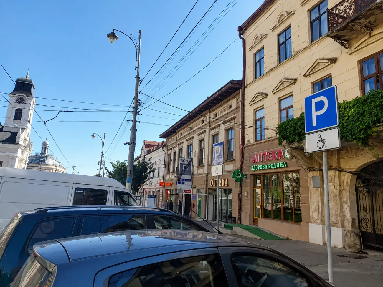 У Чернівцях побільшає платних парковок: де саме облаштують нові майданчики