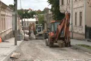 Понад рік робіт і досі не готово: у Чернівцях вкотре відклали ремонт вулиці