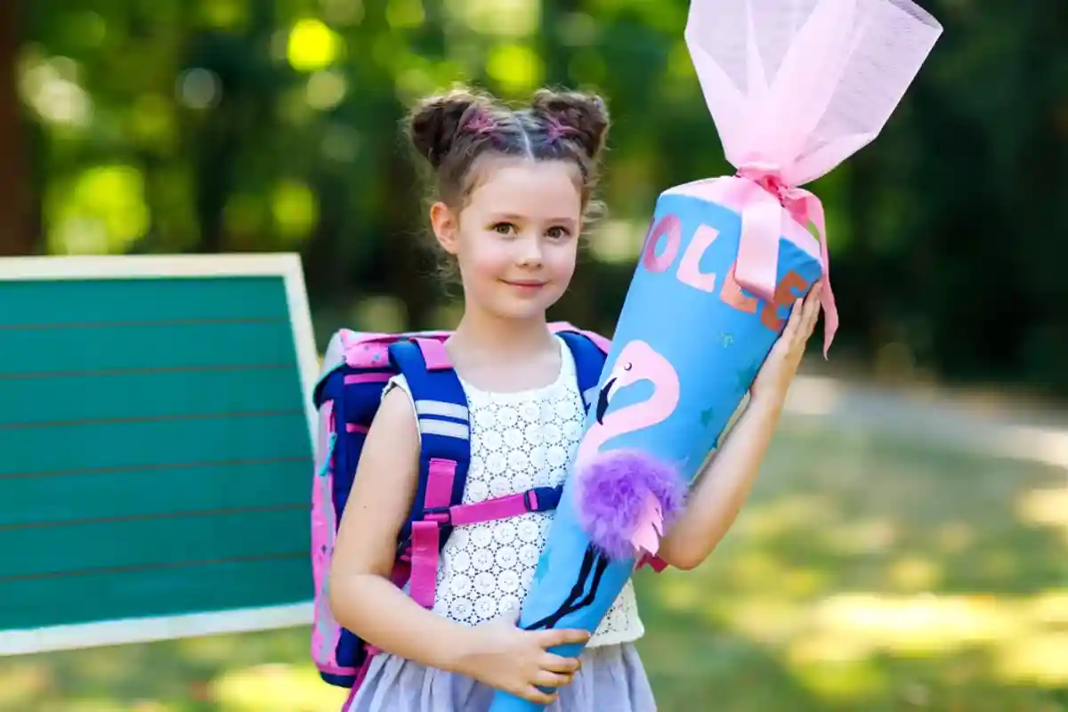 Що подарувати дівчинці на 1 вересня 2026: ідеї за віком — 6–8, 9–12 і 13+ років