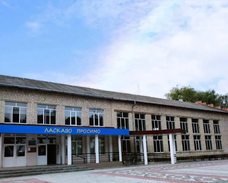 Понад 11 мільйонів на новий дах: у Чернівцях відремонтують ліцей №21