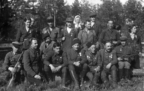 партизанський загін у лісі, 1943 рік