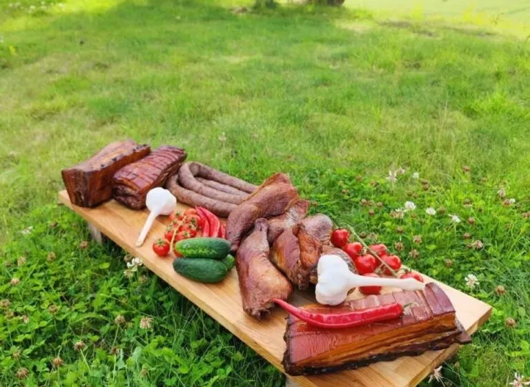 Не тільки сало: 10 продуктів, які смачно коптити в електричній домашній коптильні