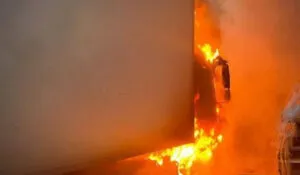 У Чернівцях згоріла кабіна вантажівки Mercedes-Benz: що стало причиною