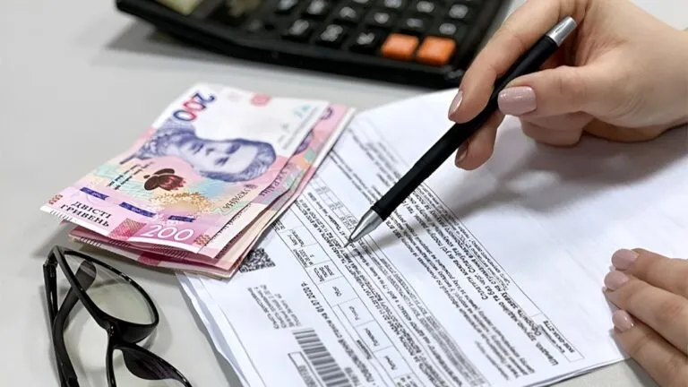 Тарифи на комуналку з 1 листопада 2026: скільки платитимуть українці за світло і газ