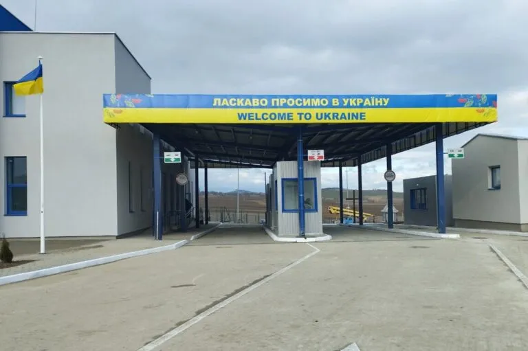 На Буковині судитимуть чоловіка, який за $2000 допомагав військовозобов'язаним перетнути кордон
